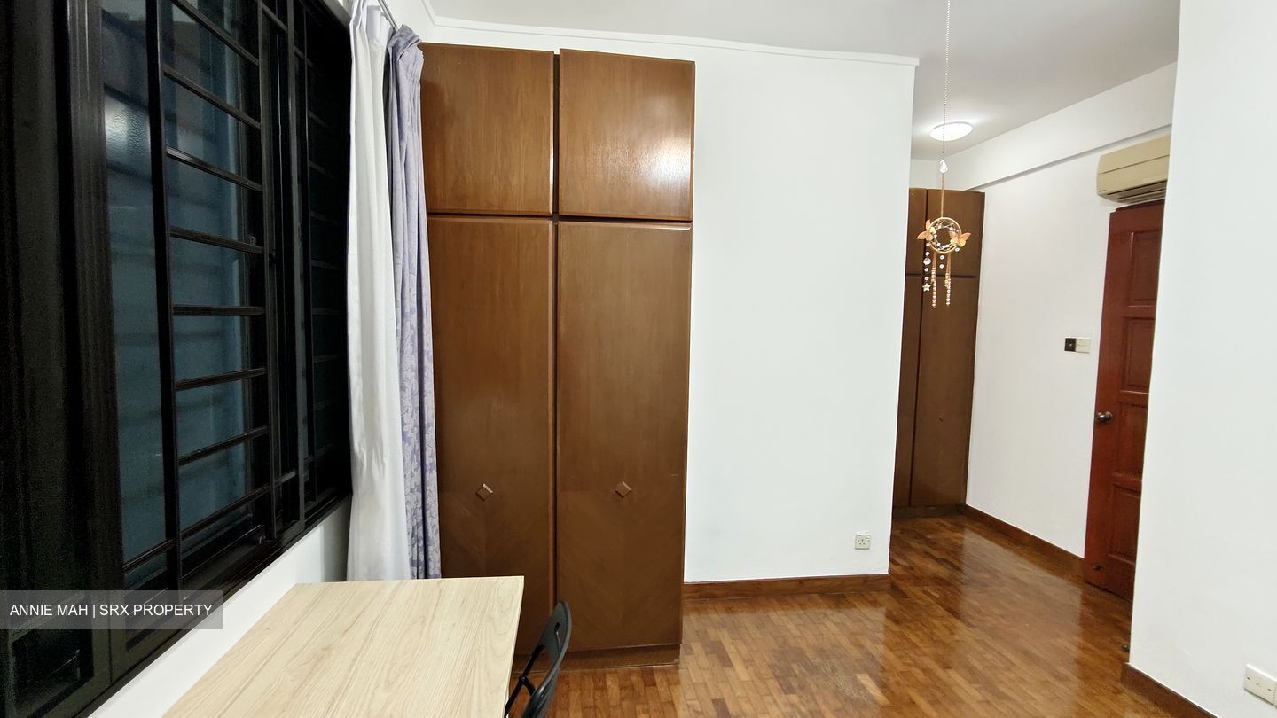Simsville (D14), Condominium #578449291